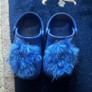 CROCS Kids Blue Slippers with Fluffy Accent